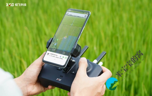 极飞ARC3 Pro双手遥控器，专为农事作业设计
