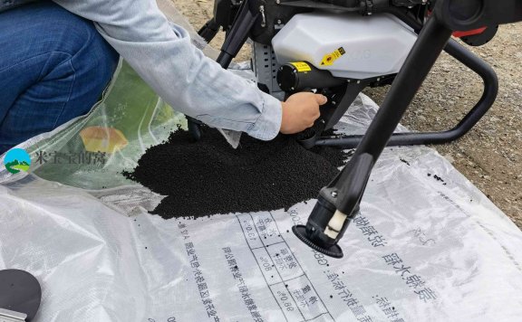 极飞V40睿播系统播撒农户试飞实拍视频