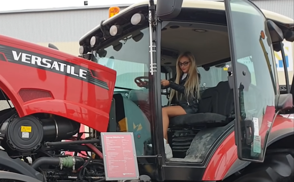 领略下国外大型农场机械化作业现场2021农场拖拉机联合收割机驾驶机器