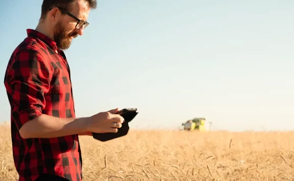 ADM，农民商业网络扩大可持续农业科技平台