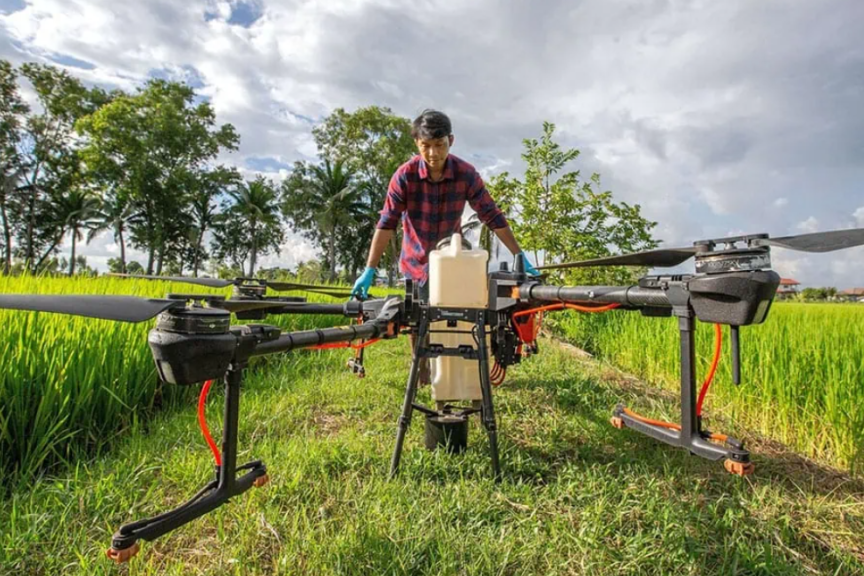 预计到2033年，全球农业无人机市场的收入将达到14237.6亿美元