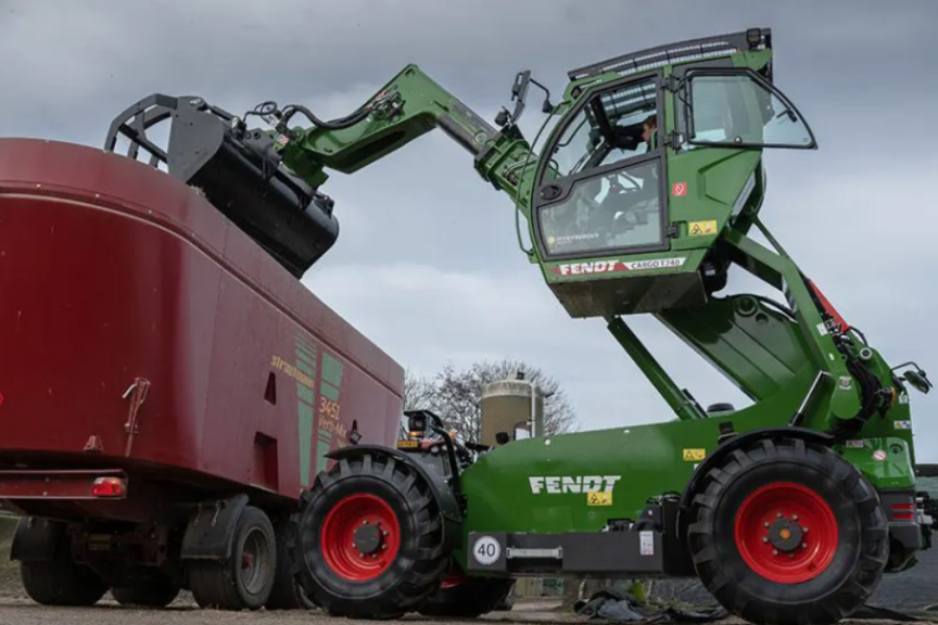 试驾伸缩臂叉装车 FENDT CARGO T 740，带有独特的高度可调舱室