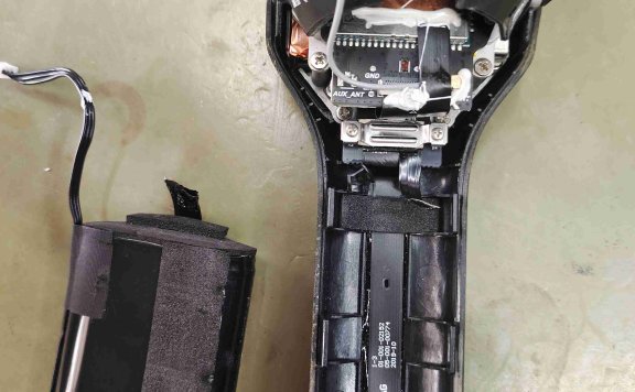 极飞单手控维修,单手控更换电池包