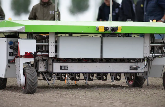 瑞典研发的农田机器人 Ekobot WEAI 田间演示视频