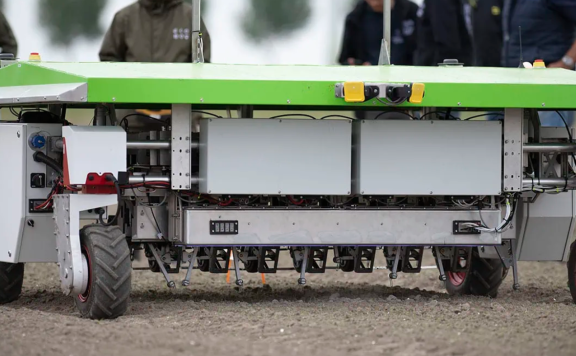 瑞典研发的农田机器人 Ekobot WEAI 田间演示视频