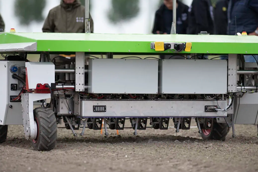 瑞典研发的Ekobot WEAI农田机器人，目前正在新平台上进行试验与运作